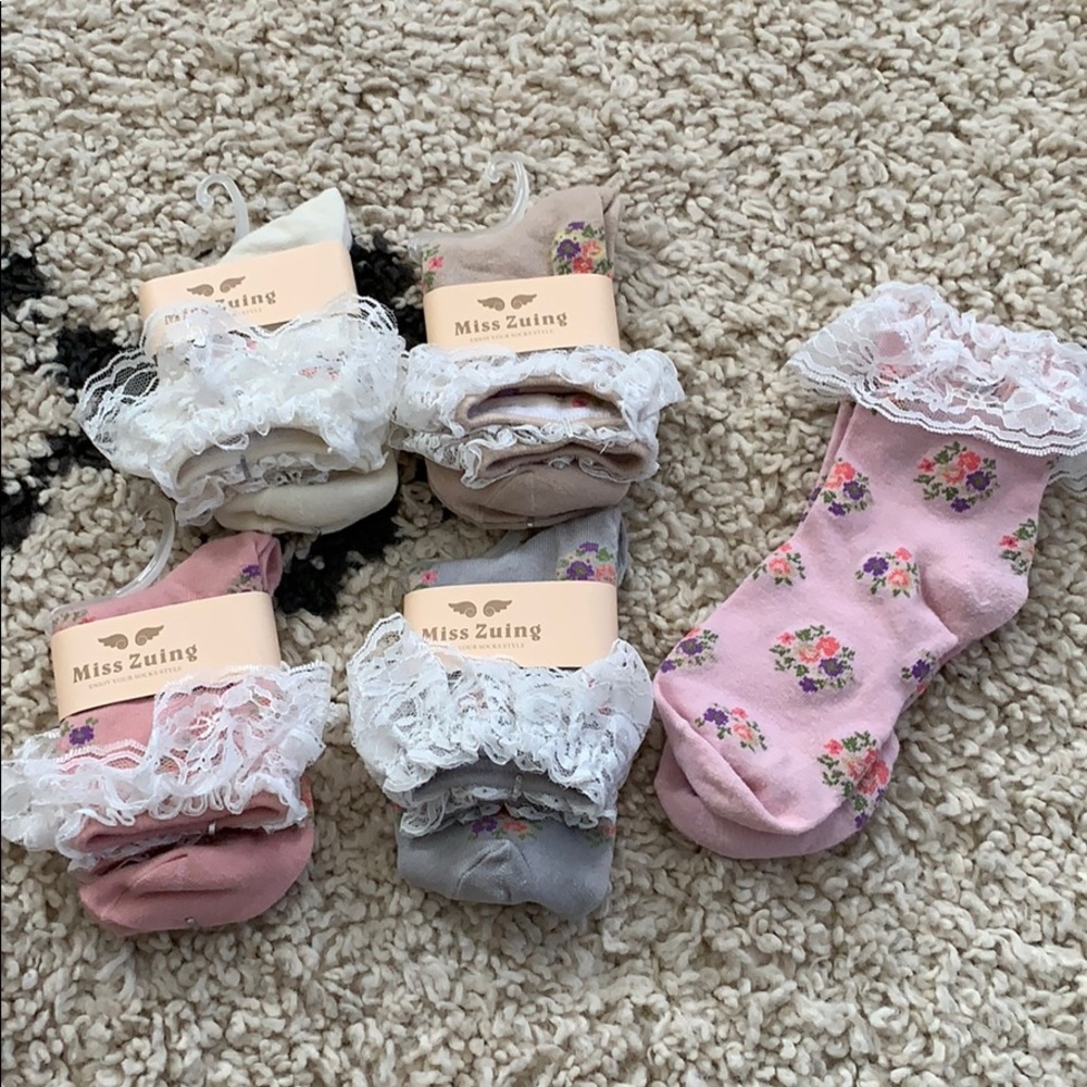Girls/women’s ruffle floral socks